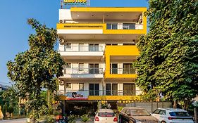 Lime Tree Luxury Studio - Service Apartment Near Artemis Hospital ,Gurgaon